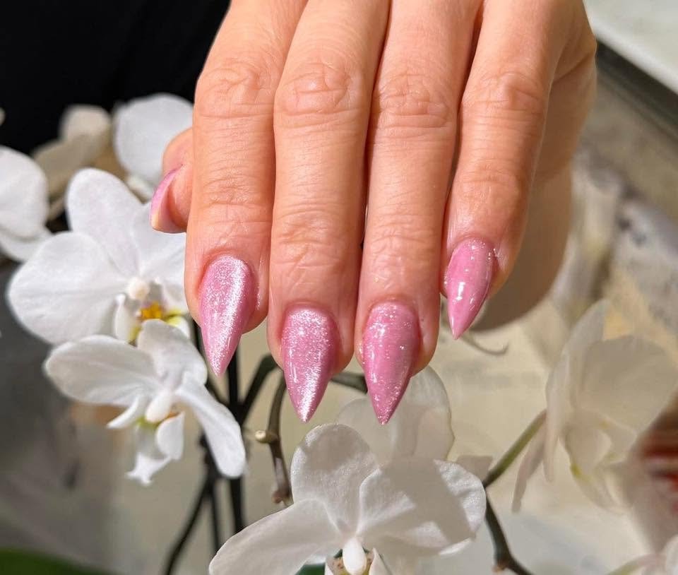 Long stiletto acrylic nails in shimmer pink chrome