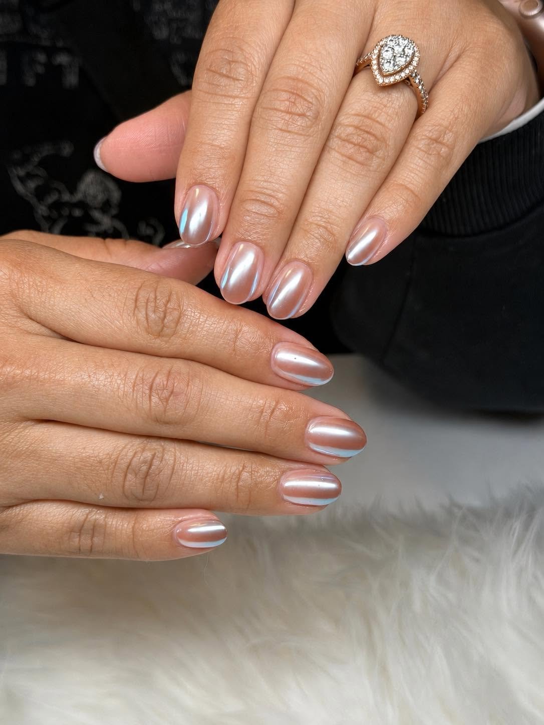 Pearlescent chrome manicure with a mirror finish