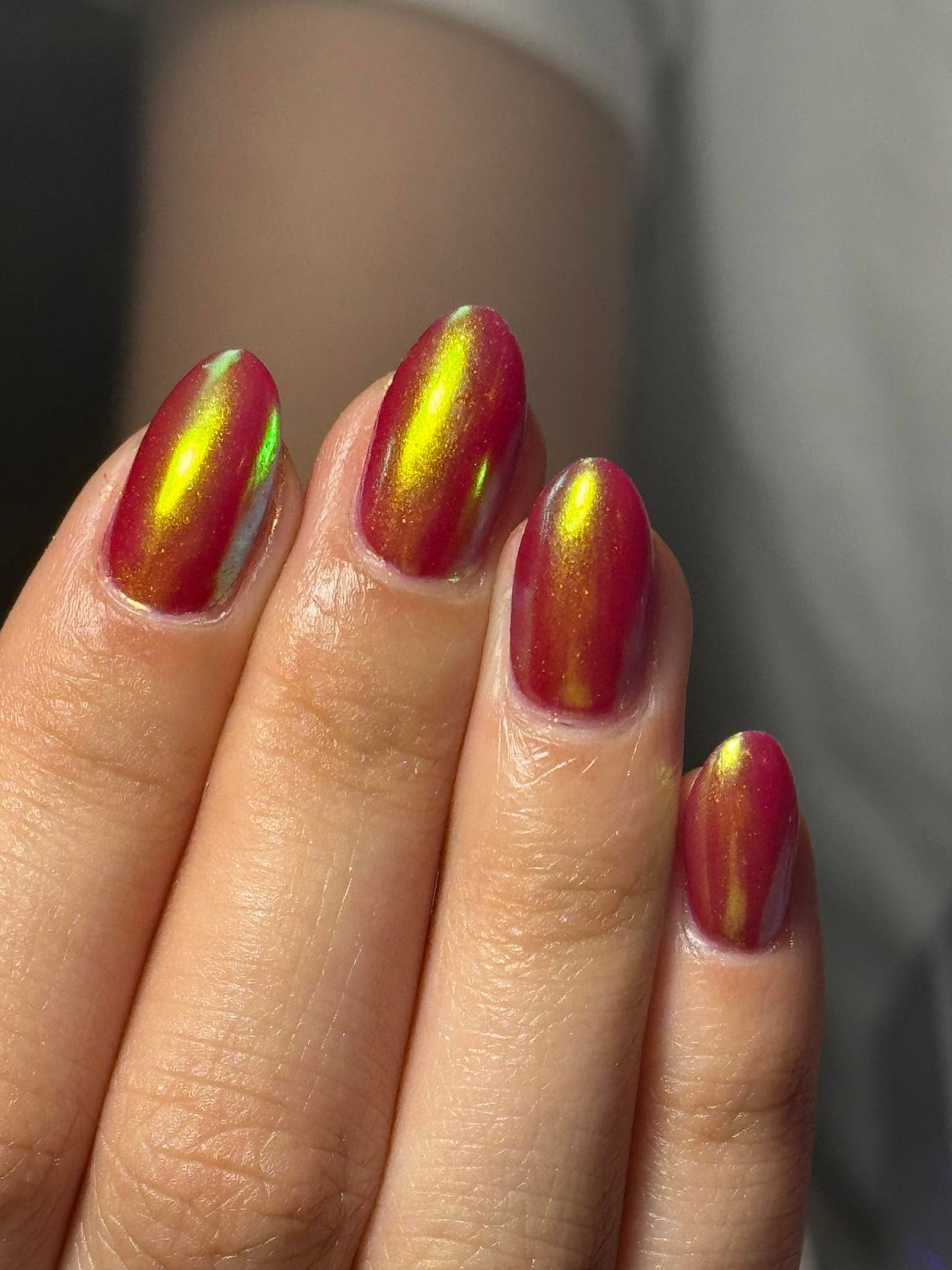 Iridescent red-gold color-shifting chrome nails