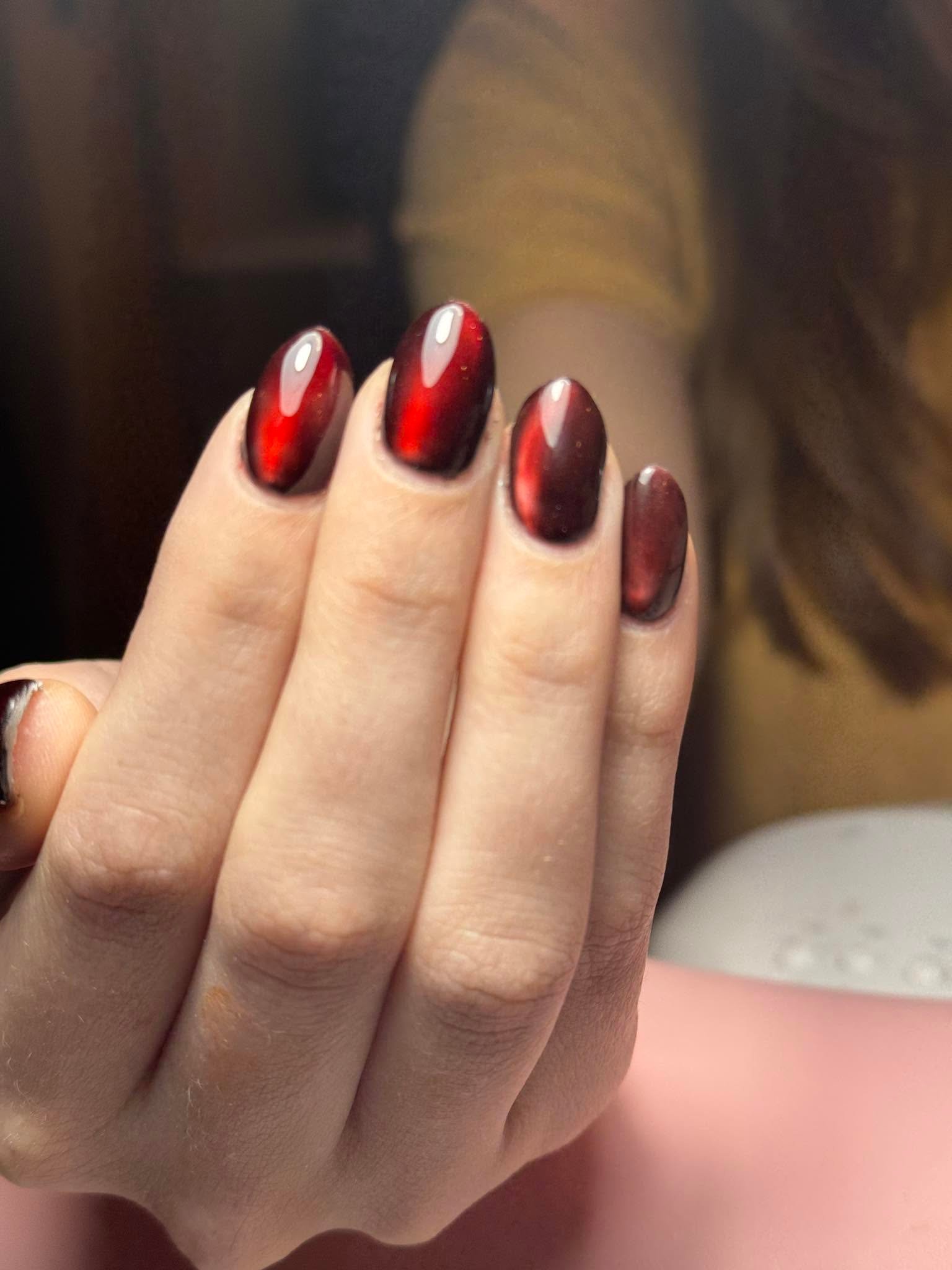 Dark red cat-eye chrome ombre nails