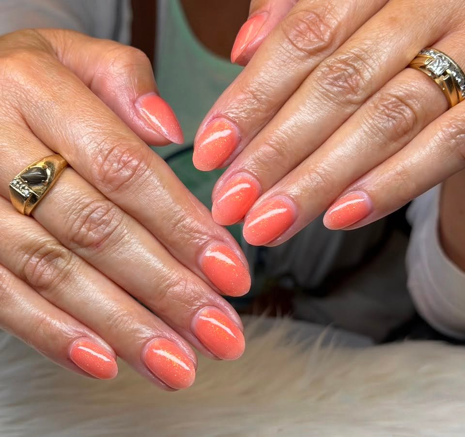 Peach coral solid gel manicure with glossy finish
