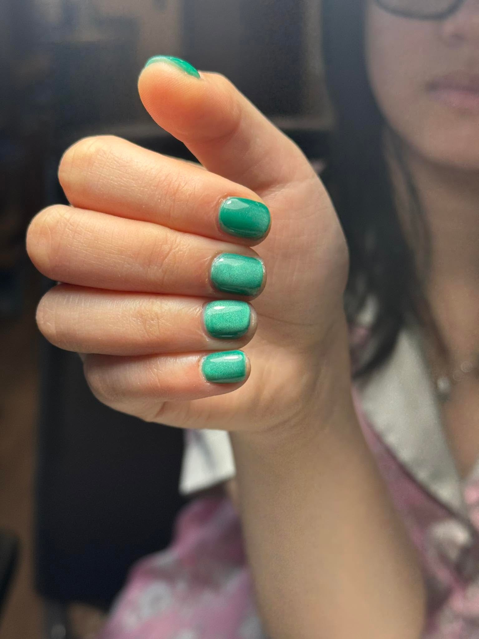 Emerald green glossy square gel nails