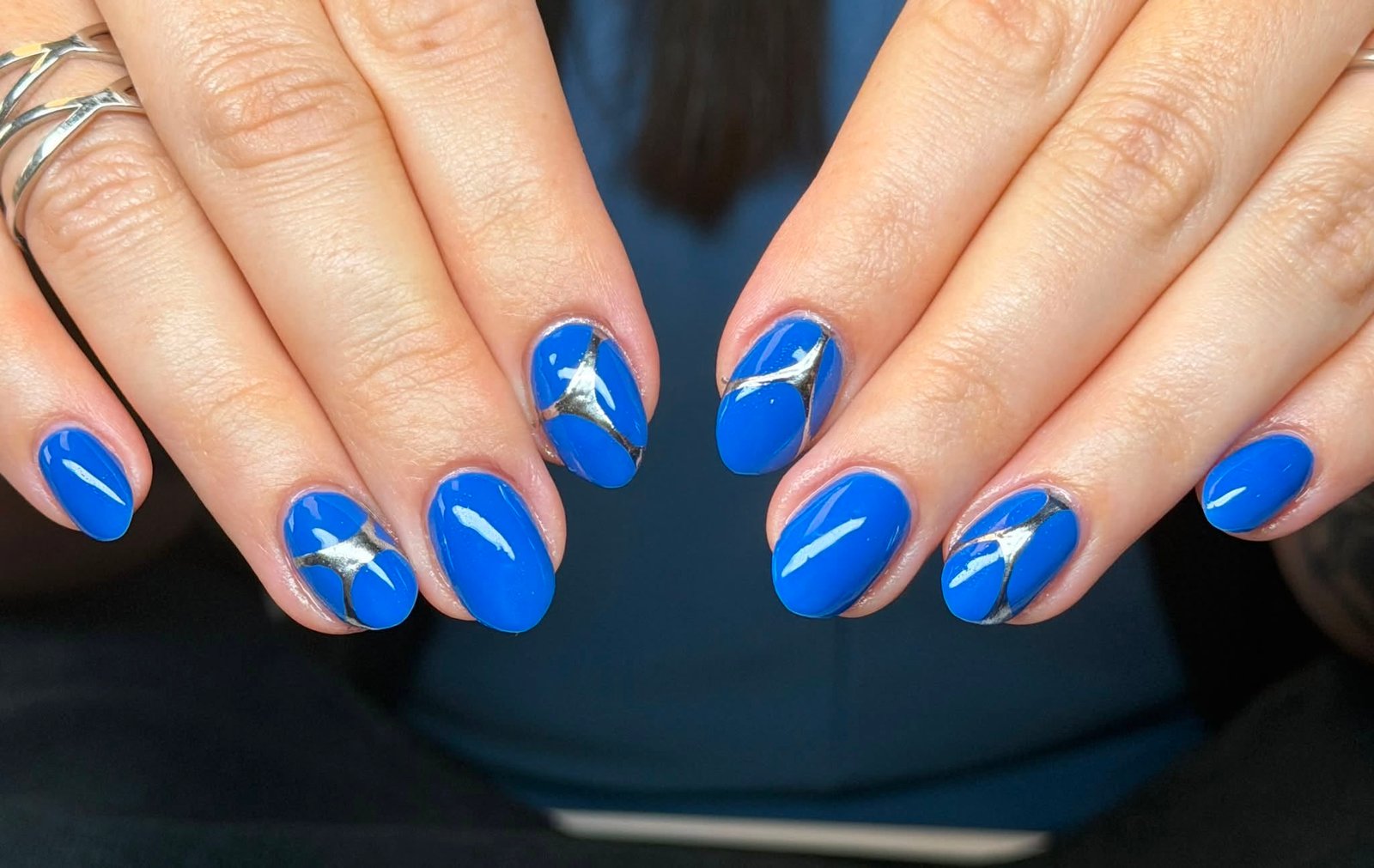 Blue manicure with silver metallic streak design
