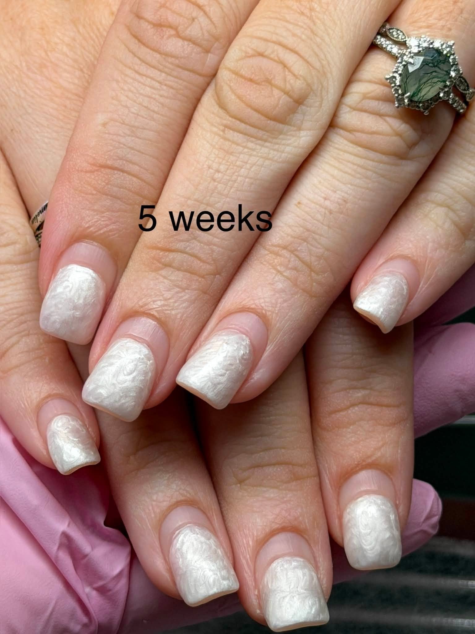 White pearl marbled manicure